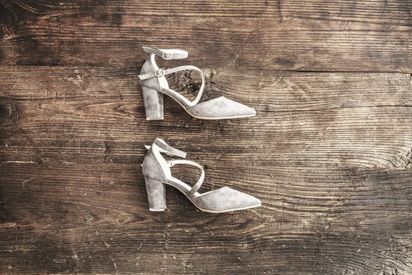 Замшевая Женская Обувь Деревянном Фоне — стоковое фото