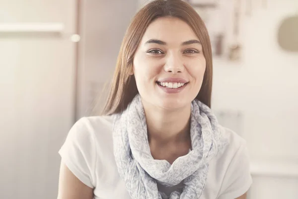 Young Lady Looking Camera Portrait — Stock Photo, Image