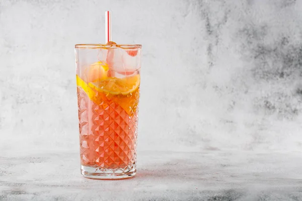 Two glass with lemonade and orange cocktail with lemon and orange, cold refreshing drink or beverage with ice on bright marble background. Overhead view, copy space. Advertising for cafe menu. Horizon — Stock Photo, Image