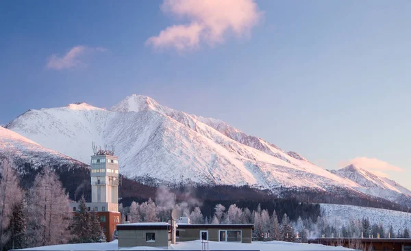 Panoramiczny widok śniegu objętych Tatr Wysokich — Zdjęcie stockowe