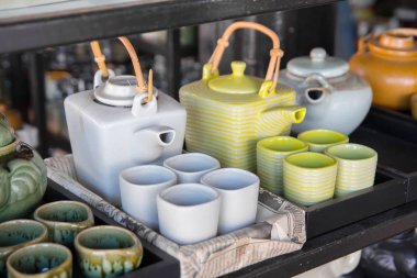 Porselen çay tencere ve çay bardak