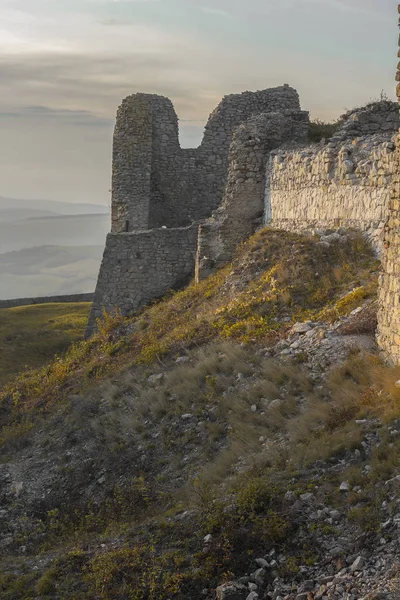 Ruines dramatiques du château médiéval — Photo