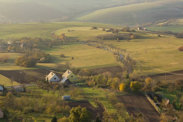 Paisagem montanhosa de verão rural cênica da vista aérea — Fotografia de Stock