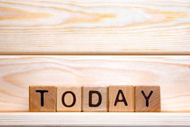 Bugün kelime kavramı. Bugünün kelimesi ahşap küplerde. Anı yakalamamız gerektiğinde harekete geçmeyi ya da işimizi ya da hayatlarımızı ilerletmeyi sık sık geciktiririz.
