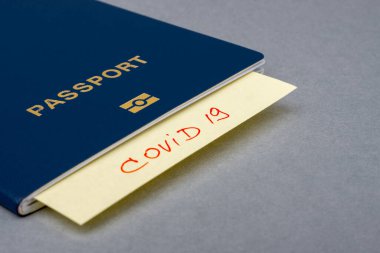 Coronavirus COVID-19 ve turizm. Pasaport, COVID-19 seyahat için yazı. Karantinaya alın. Turistler için kısıtlama. Covid19 Corona virüsü salgını dünya çapında yayıldı.