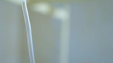 Karantina COVID 19 tehlikeli virüs. COVID-19 koronavirüsü için boş karantina koğuşu. Yapay havalandırma. Coronavirus hastaları için yeni boş bir hastane odası. Ağır hastalar.