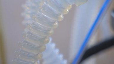 Coronavirus covid 19. Hastanedeki karantina koğuşu hasta kabul etmeye hazır. Hastalık kontrolü konusunda uzmanlar. Hastane odasında boş bir yatak. Hastane hasta kabul etmeye hazır.