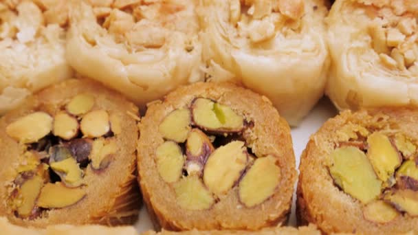 Jag Serverar Häxsött Bord Söt Livsmedelsindustri Smaklig Baklava Turkiska Ramadan — Stockvideo