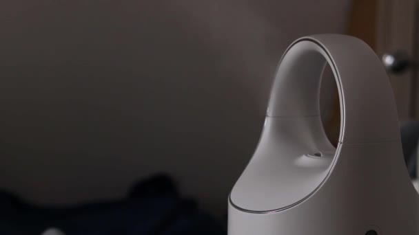 A white working humidifier stands in the room and gives off cool water vapor. Technique for maintaining the microclimate in the room — Stock Video