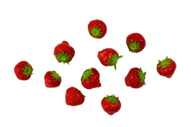Waffle külahında çilek. Beyaz arka planda yaratıcı çilek. Düz yatış, üst görünüm