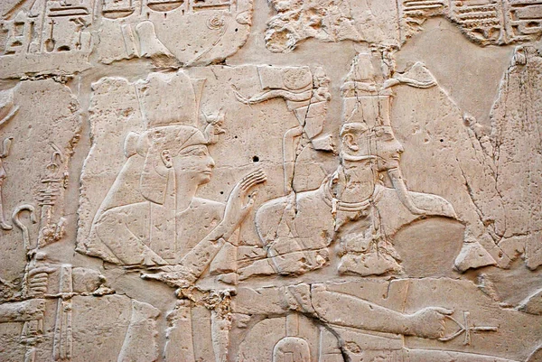 Antika sten ristade egyptiska hieroglyfer i Egypten — Stockfoto