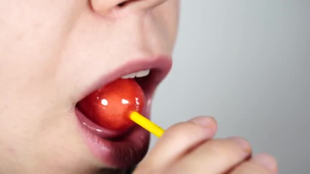 Dudakları Lolipop Tutan Seksi Kadın Yakın Plan Güzellik — Stok video