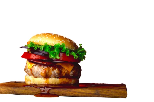 Hambúrguer ou sanduíche. Delicioso hambúrguer sanduíche com carne, queijo e legumes frescos. Burger isolado sobre fundo branco — Fotografia de Stock