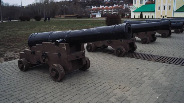 Canons médiévaux. Artillerie médiévale. Les anciens canons — Photo