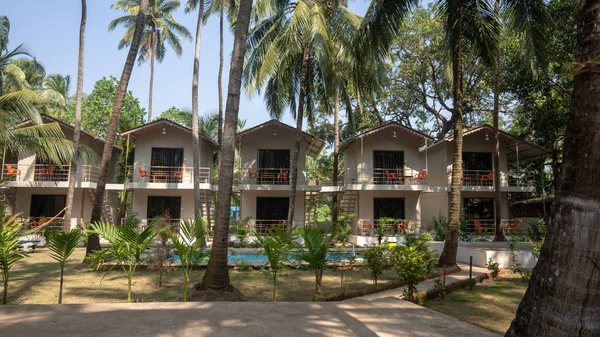 Строим дом. Современный дом в Индийском Гоа. Жилой дом в тропиках — стоковое фото