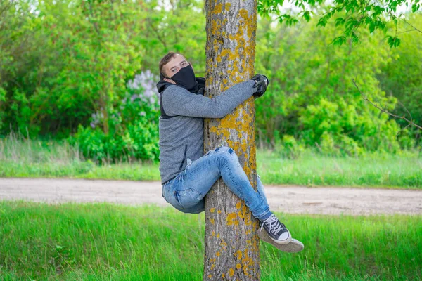 Adult Male Enjoying Nature Countryside Period Coronavirus Epidemic Infection — Stock Photo, Image