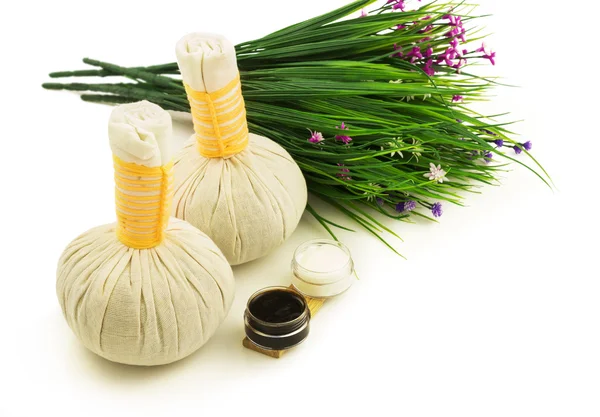 Textil massage spa komprimera bollar med blommor — Stockfoto