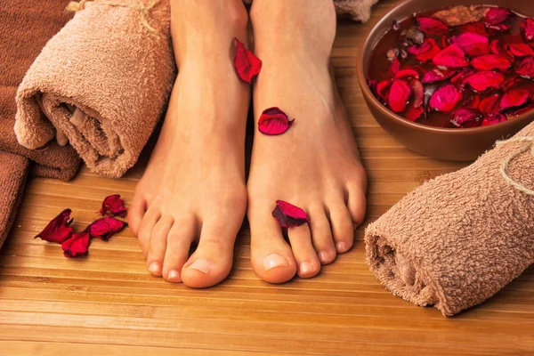 Beautiful female feet, spa salon, pedicure procedure — Stock Photo, Image