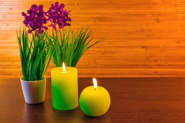 Concetto verde con candele — Foto Stock
