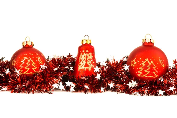 Grinalda de Natal e bolas vermelhas — Fotografia de Stock