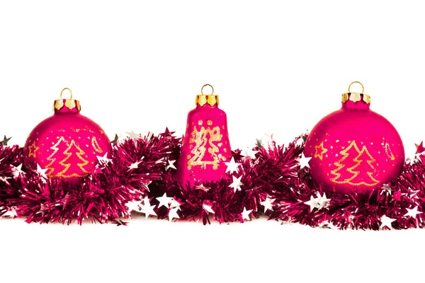 Jul bakgrund med magenta bollar och garland — Stockfoto