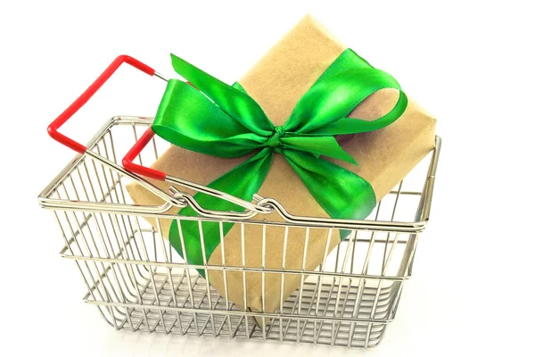New Year present box with green bow in metal basket — Stock Photo, Image