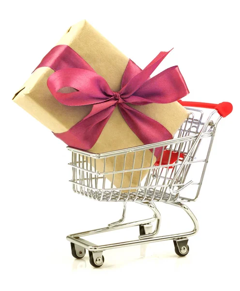 Gift with light magenta ribbon in the shopping cart — Stock Photo, Image