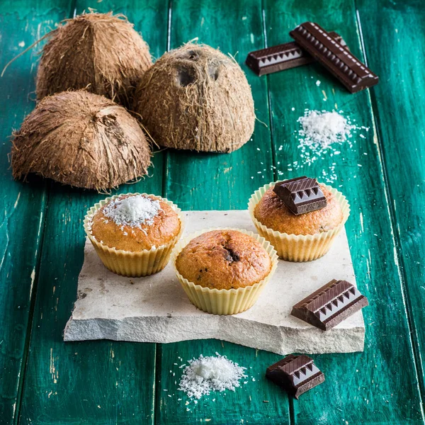 Magdalenas de coco y chocolate —  Fotos de Stock