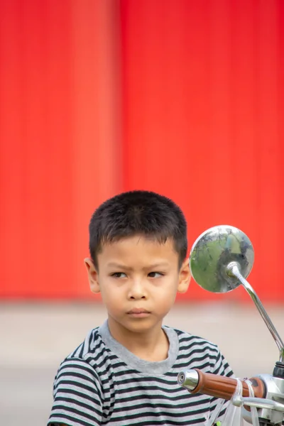Porträtt Asiatisk Pojke Trött Uttryck — Stockfoto