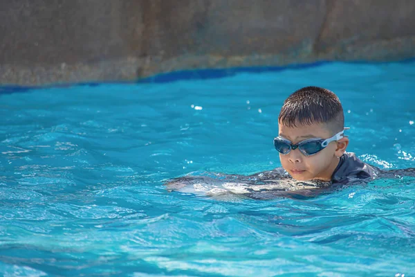Asean Meninos Estão Nadando Piscina — Fotografia de Stock