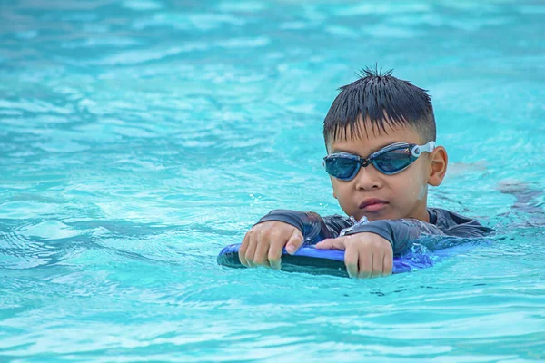 Asiático Menino Aprendeu Nadar Piscina — Fotografia de Stock