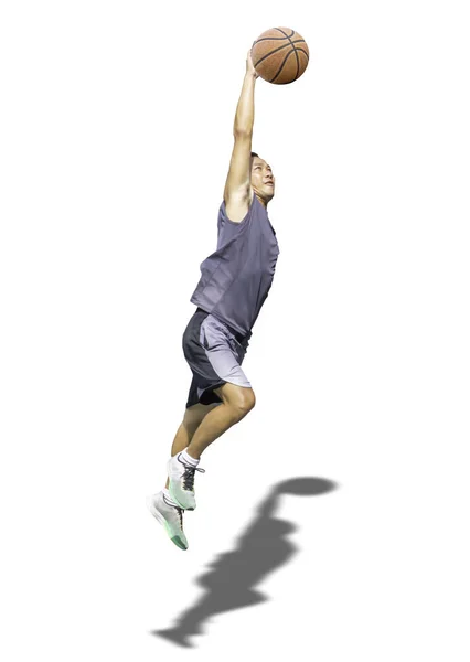 手握孤立无援的篮球运动者在白色的背景上跳着 有截断的路径 — 图库照片