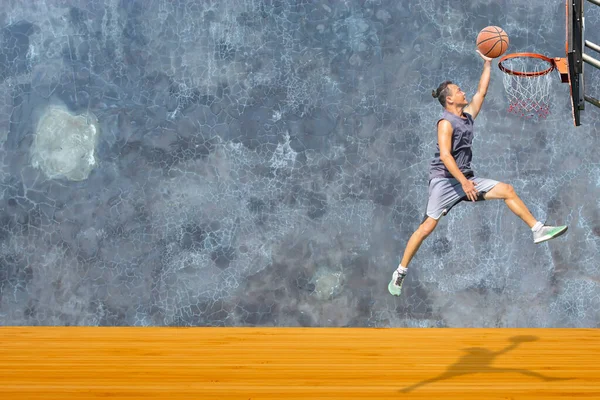 Basquete Mão Homem Saltando Jogue Aro Basquete Chão Madeira Fundo — Fotografia de Stock