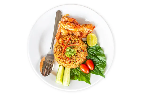 Izolovaná Smažená Rýže Pikantními Krevetami Bílém Pozadí Ořezávací Pěšinou Jídlo — Stock fotografie