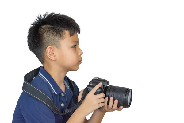 与世隔离的手亚洲男孩拿着相机在白色背景与剪切路径 — 图库照片