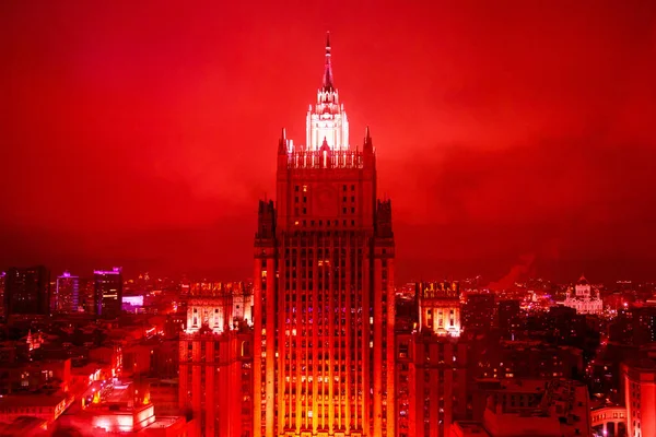Stalin Tijdperk Skyscraper Gebouw Moscow Center Rode Nachtverlichting Luchtfoto Panorama — Stockfoto