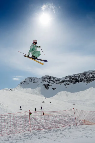 Sotsji Krasnaja Polyana Skigebied Rusland Maart 2020 Freestyle Skiër Maakt — Stockfoto