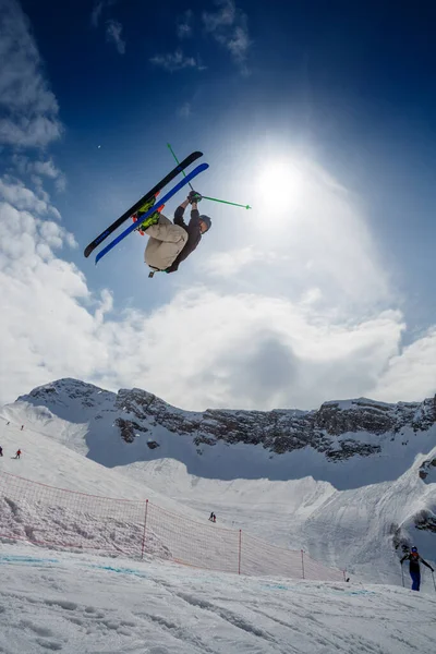 Sochi Krasnaya Polyana Skidort Ryssland Mars 2020 Freestyle Skidåkare Gör — Stockfoto