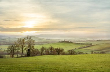 vadi Val D'Orcia gündoğumu üzerinde