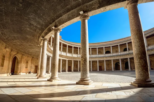 Arkade des Alhambra-Palastes charles v — Stockfoto