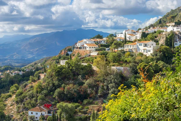 Krajina vesnice Mijas s bílými domky — Stock fotografie