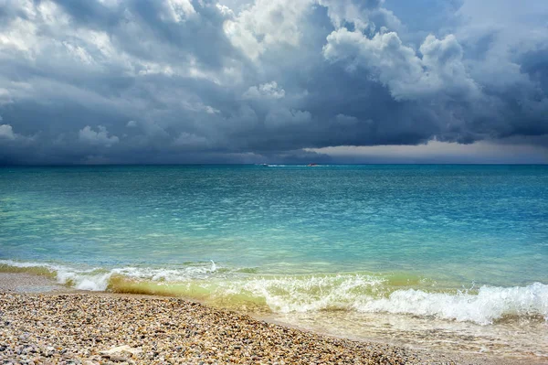 Zwarte Zee strand voor storm — Stockfoto