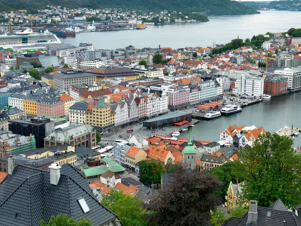 Gamla skandinaviska stadskärna och hamnområde — Stockfoto