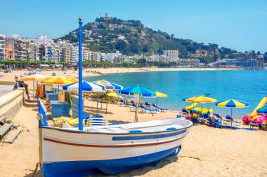 Kasaba ve Blanes Beach'de