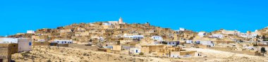 Berberi Köyü Tamezret Tunus'un panoramik manzaralı. Kuzey Afric