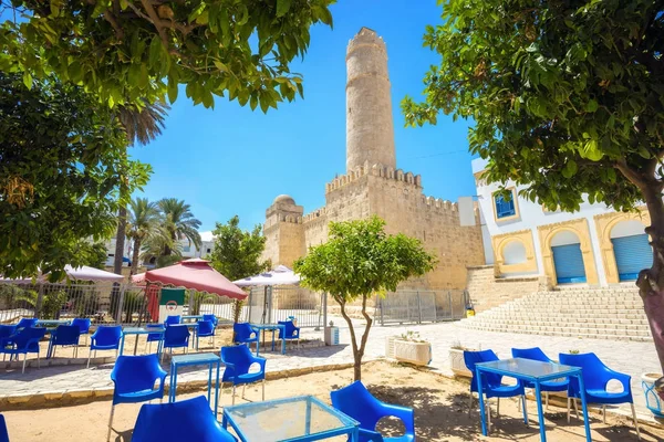 Paesaggio Urbano Con Caffè Strada Vista Sull Antica Fortezza Sousse — Foto Stock