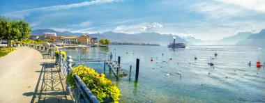 Panoramik Cenevre Gölü'nün güzel dolgu Vevey şehirde. Vaud kantonu, İsviçre  
