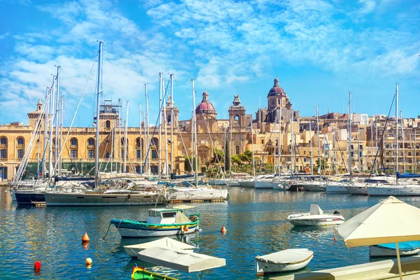 Перегляд Vittoriosa Гавань Святого Лаврентія Церкви Valletta Мальта Європа — стокове фото