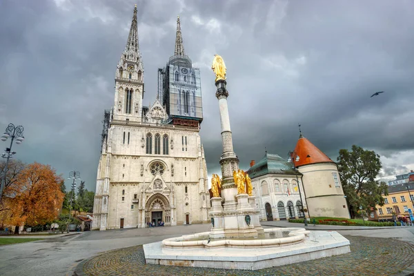 Catedral Zagreb Coluna Com Estátua Santíssima Virgem Maria Zagreb Croácia — Fotografia de Stock