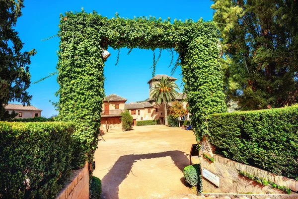 Granada Španělsko 2016 Pohled Palác Convento San Francisco Nádvoří Zahrady — Stock fotografie